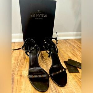 Valentino Garavani Noir Rockstud No Limit Sandal Heels